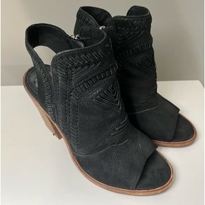 Vince Camuto Open Toe Booties Black Suede Leather Women Size 7 A few scuffs